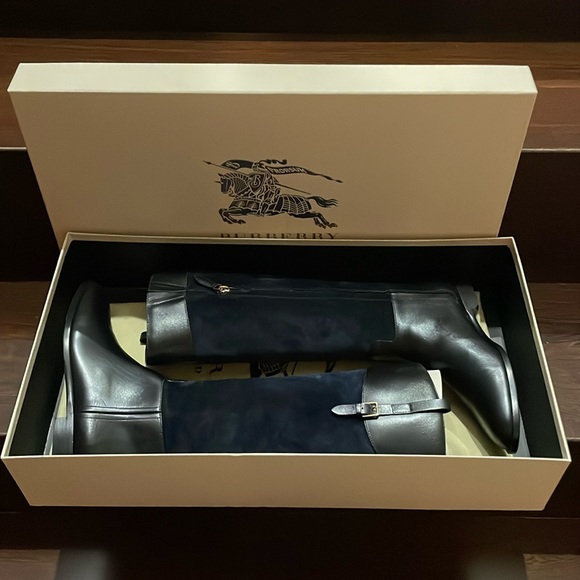 Burberry Flat Boot 👢 Authentic - Picture 1 of 11